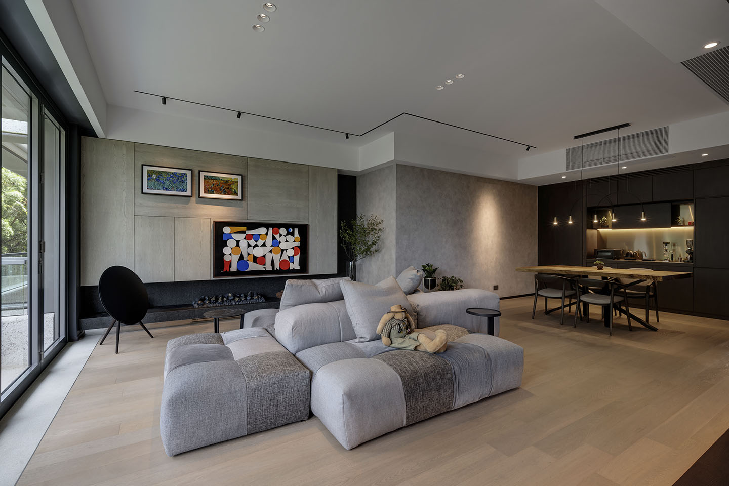 La Vetta - Living & Dining Room